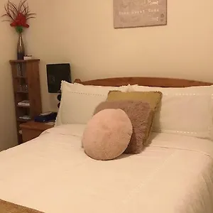 2* Bed & Breakfast Working Professionals In